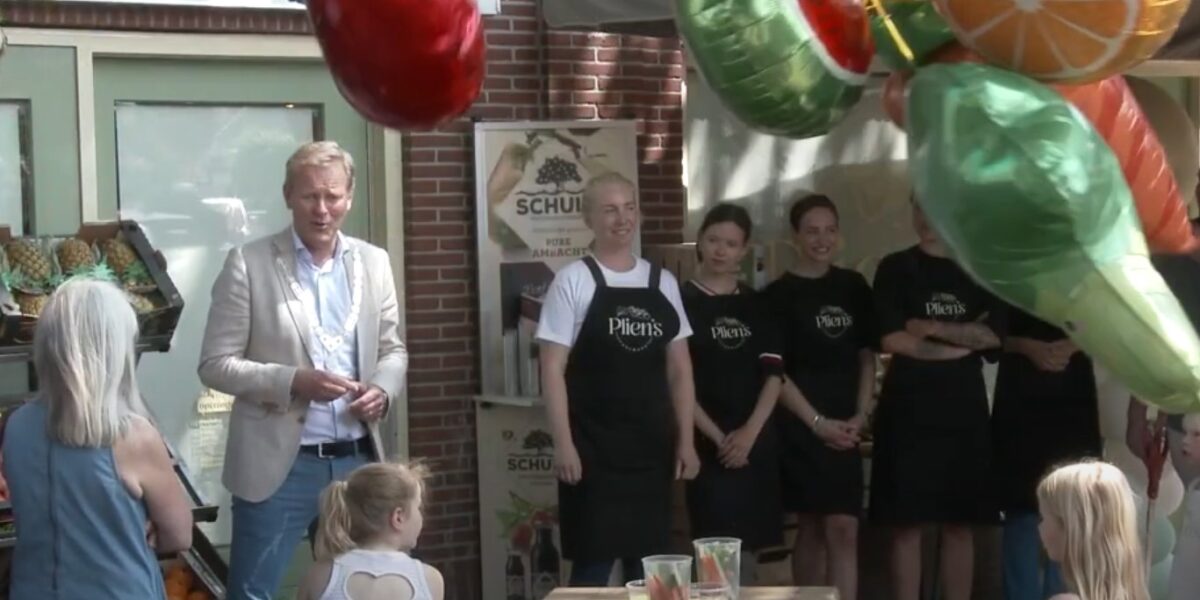 Zoeterwoude heeft weer een groente- en fruitwinkel