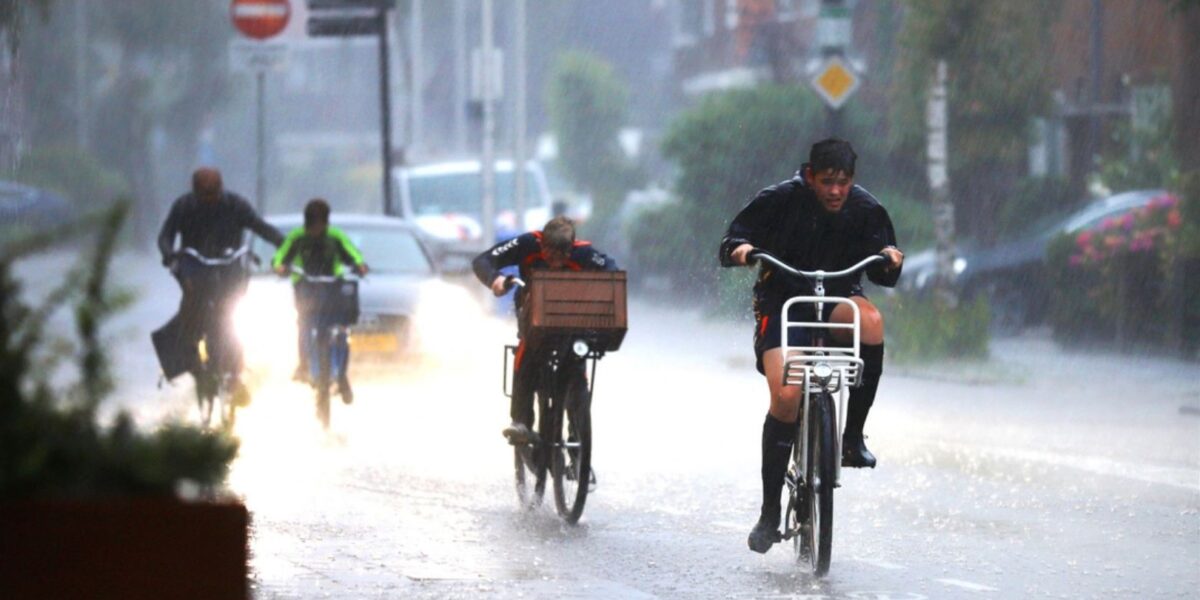Dinsdag onweer, regen en grote hagelstenen na periode van droogte