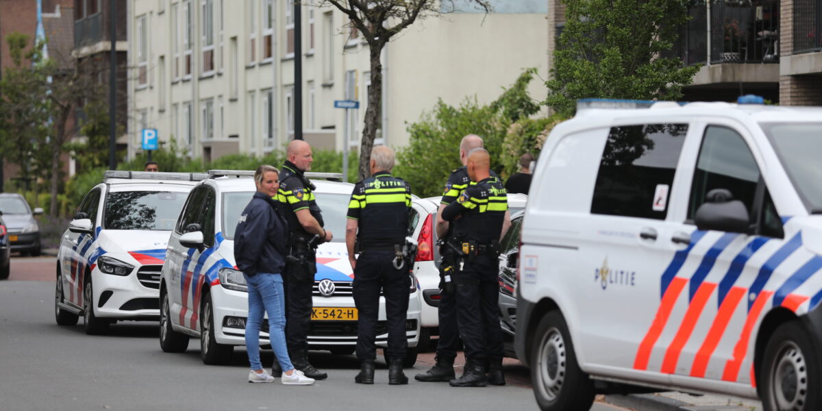 Politie vindt vuurwapen in Leidse woning en verricht arrestaties
