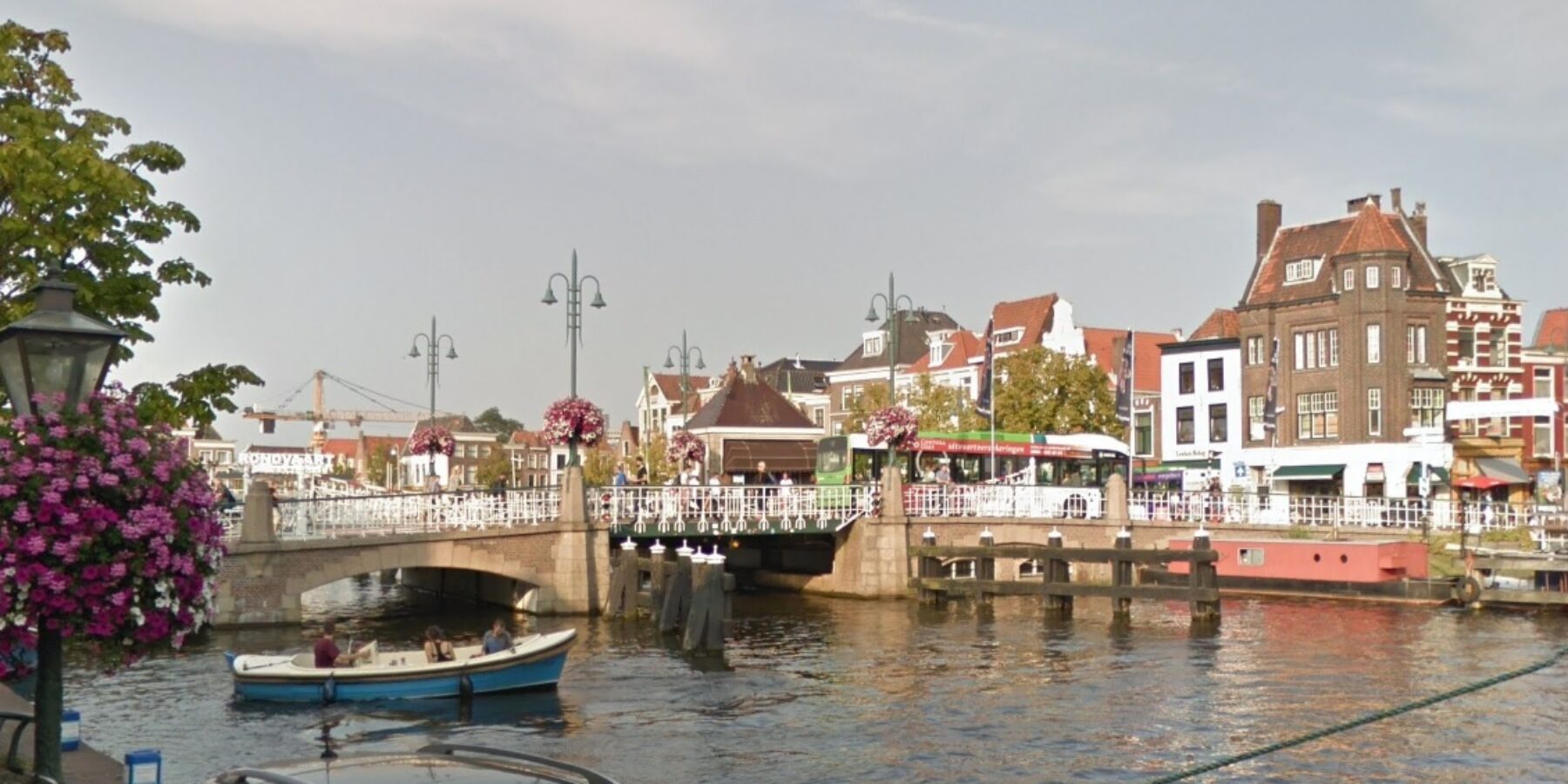 de Blauwpoortsbrug in Leiden