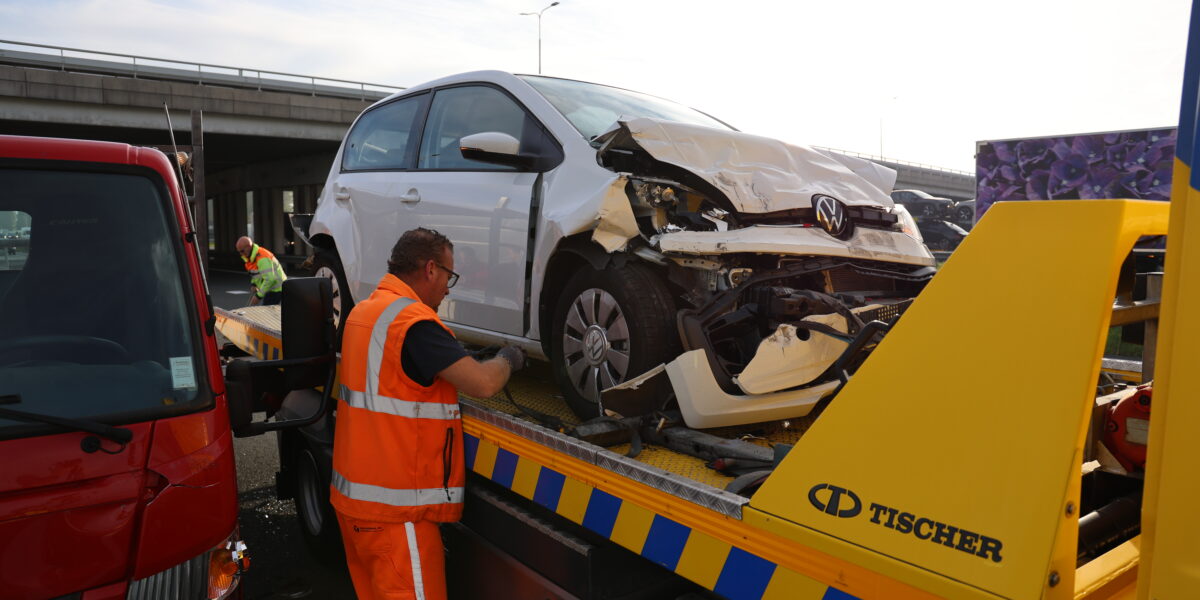 Vier auto's botsen op A4 bij Zoeterwoude