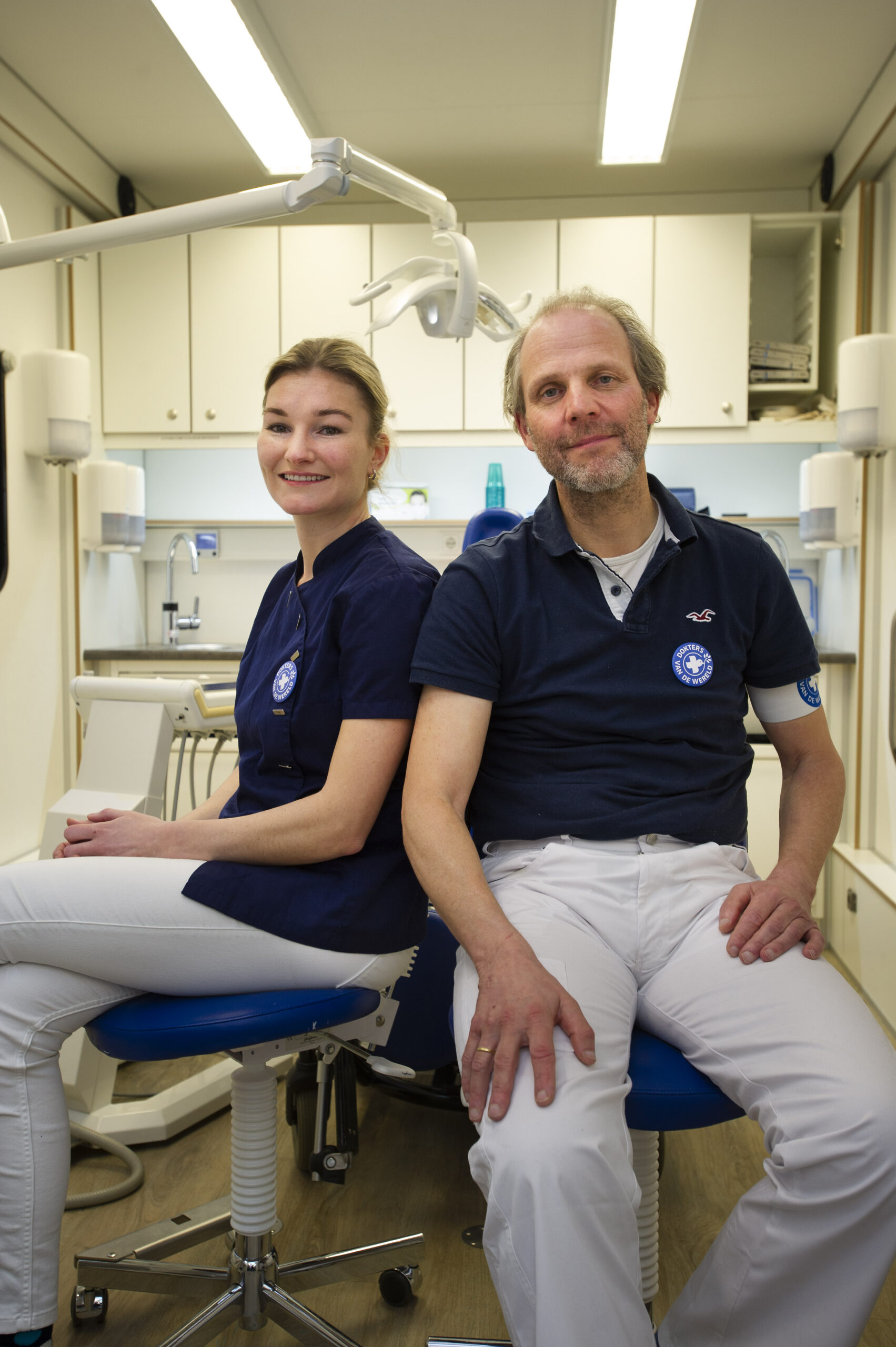 De Mondzorgkaravaan, een mobiele tandartspraktijk van Dokters van de Wereld, ontvangt patiënten voor een noodbehandeling en poetsvoorlichting.
foto: Klaas Fopma