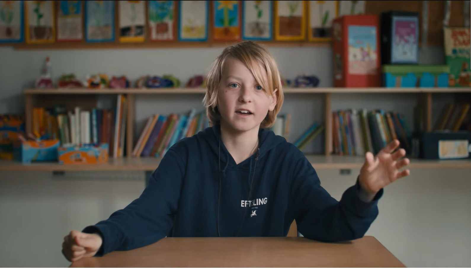 Een van de Valkenburgse kinderen in de documentaire Het Verdwenen Vliegveld