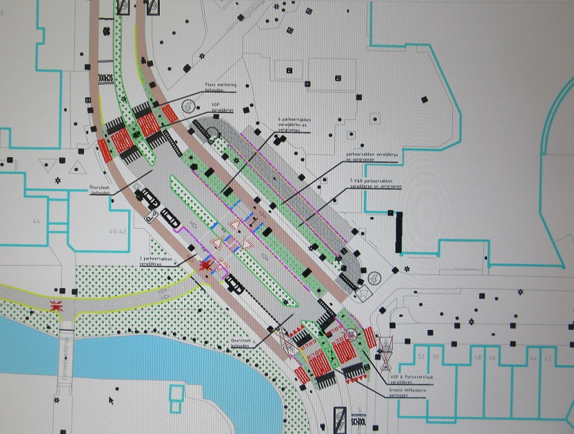 Onoverzichtelijke verkeerssituatie voor de scholen.