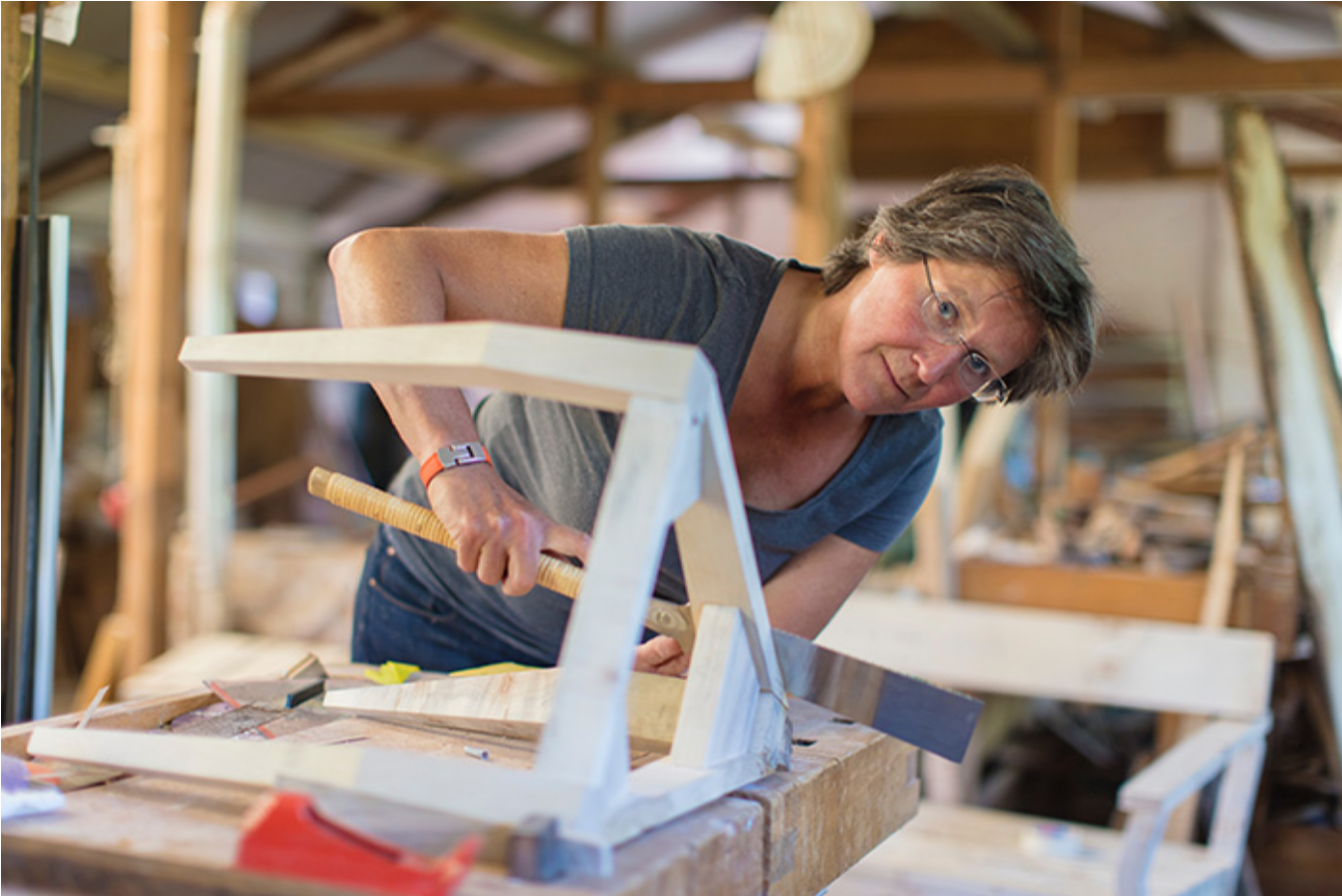 Frida van der Poel aan het werk