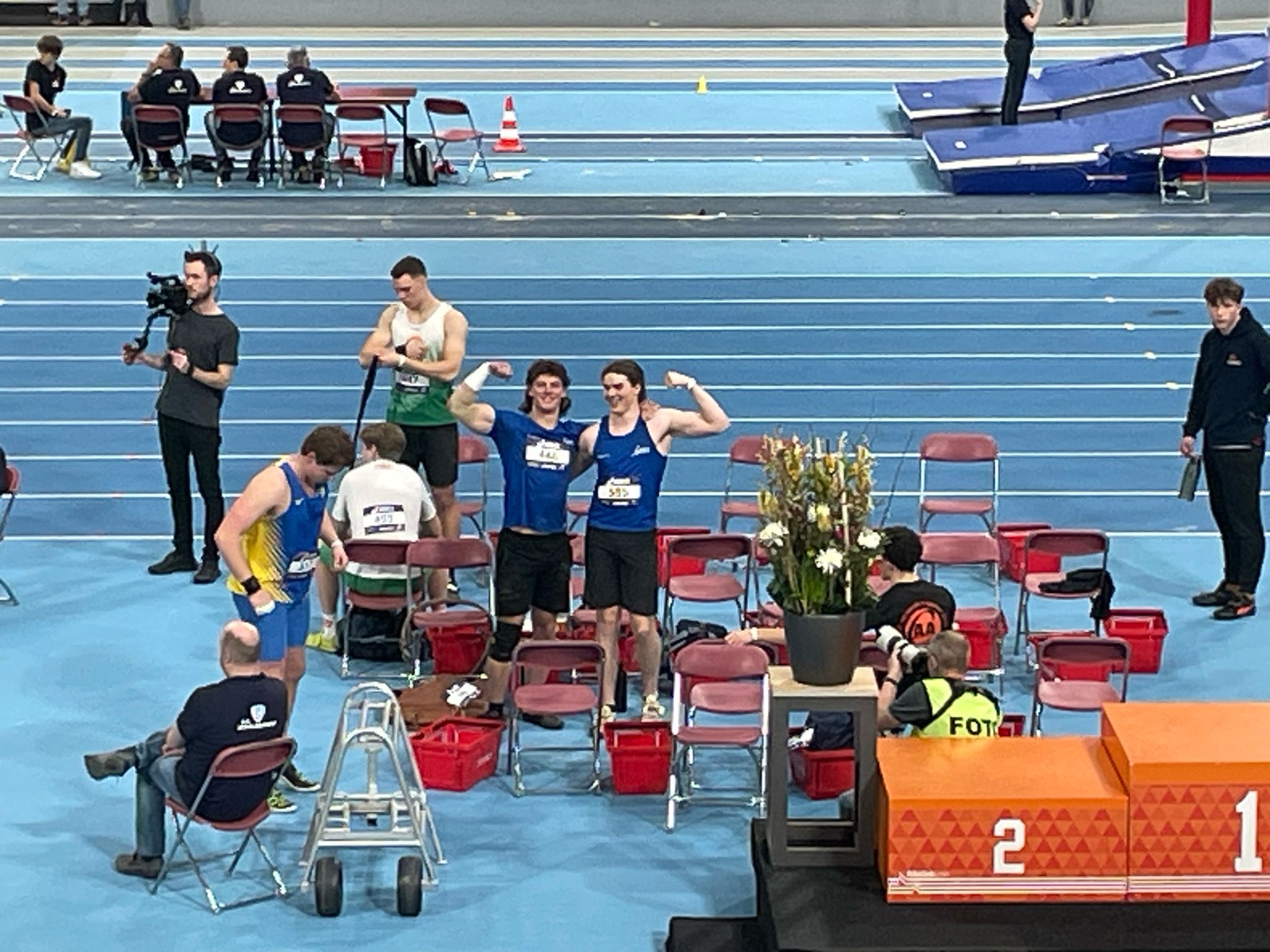 Geen medaillewinnaars, maar wel beiden in de finale van kogelstoten U20. Luca de Wilde (rechts) en Vince van Daalen.