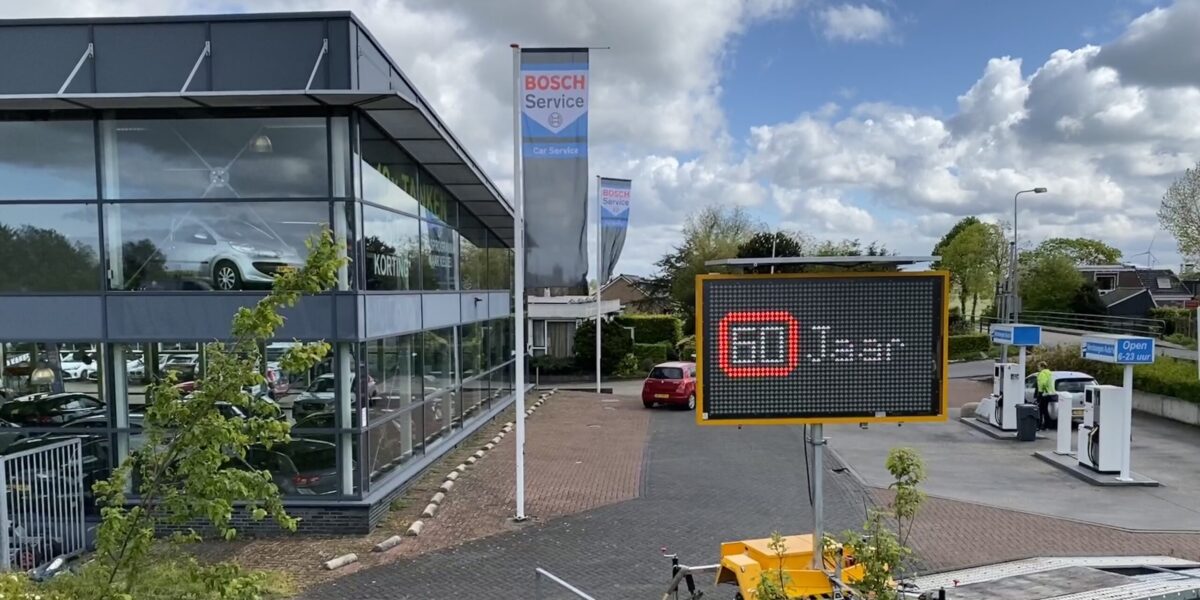 Familiebedrijf viert feest: Versteegen Auto's bestaat zestig jaar