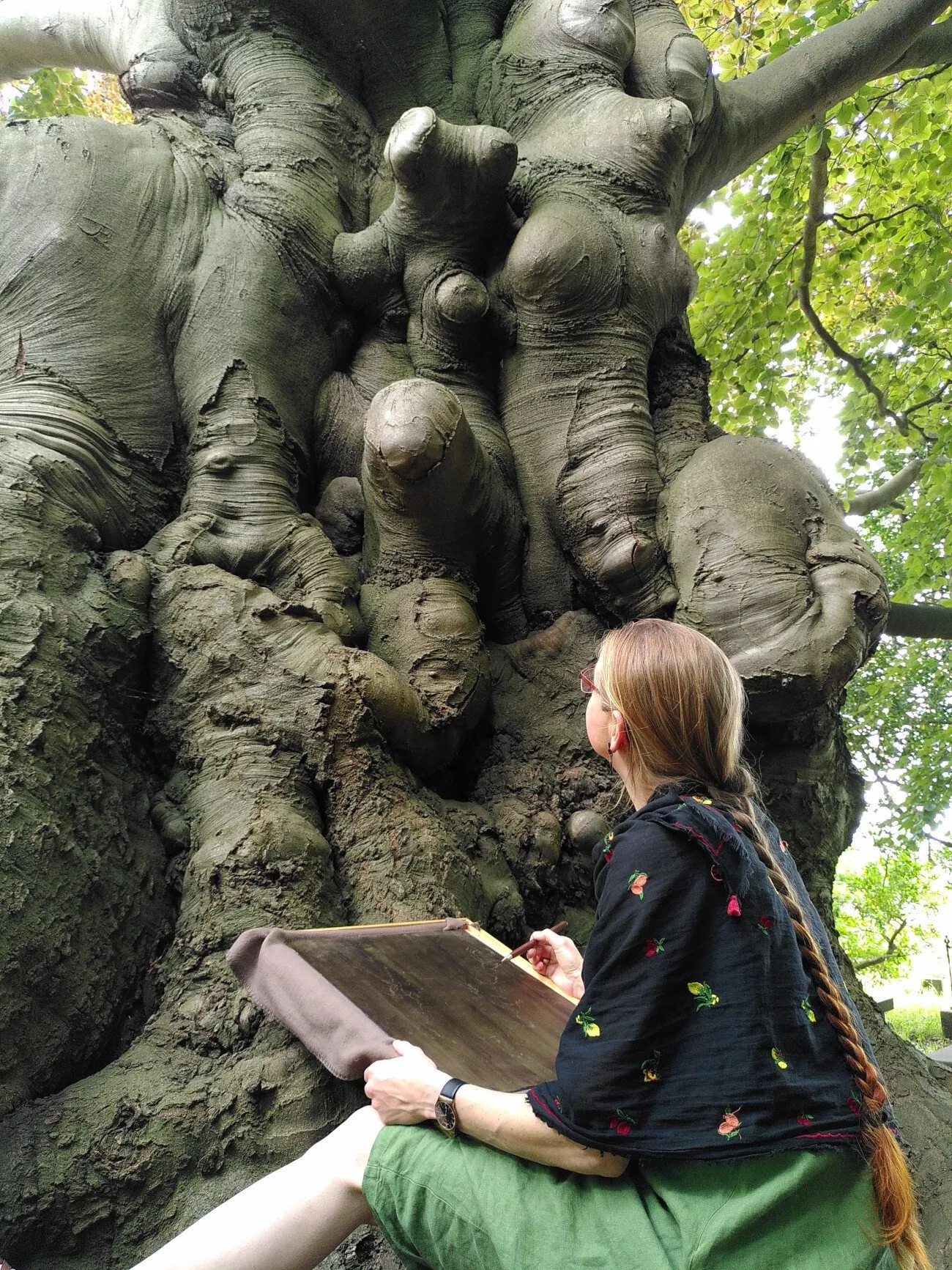 Lisanne Wepler etst op Historische begraafplaats Groeneveld (Foto: drukdrukpaint.nl)