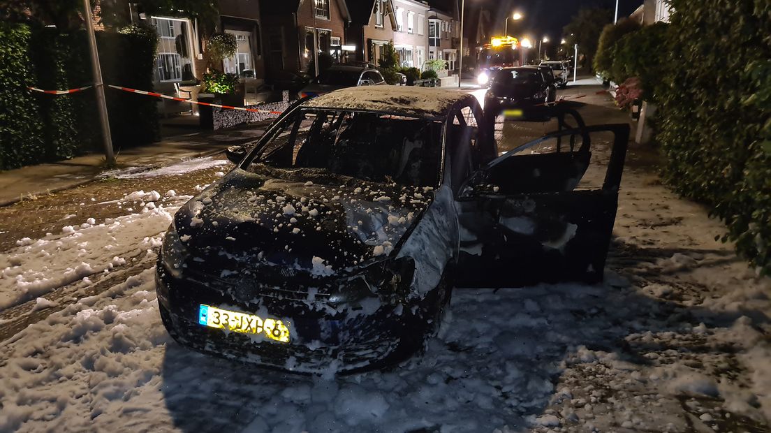 De uitgebrande Volkswagen Golf