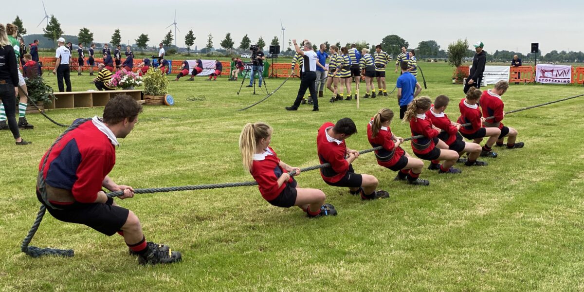 NK touwtrekken in Zoeterwoude-Dorp: 'Je staat letterlijk tussen de koeien'
