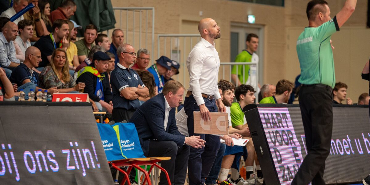ZZ Leiden zwaait twee assistent-coaches uit