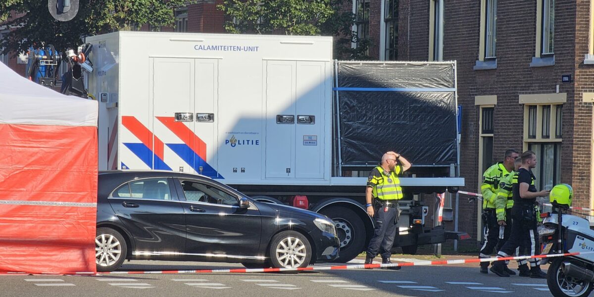 ライデンでトラックとの事故により歩行者が死亡
