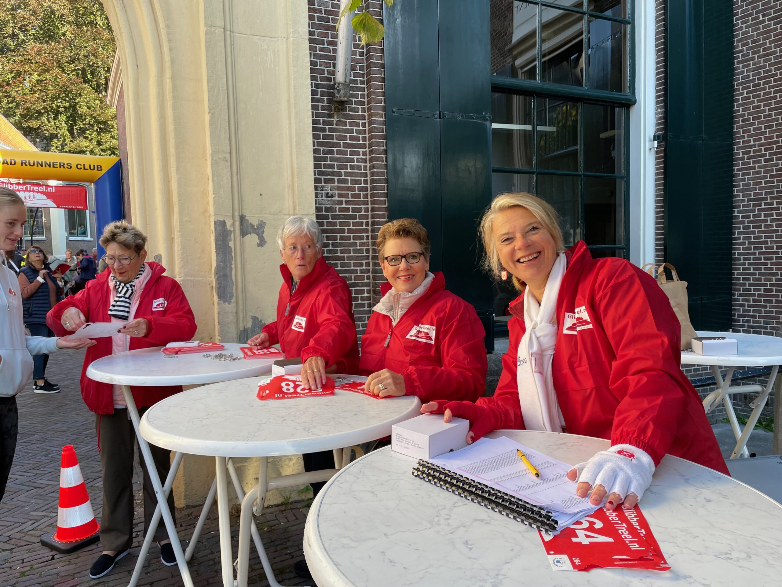 Elianne Honselaar (rechts)