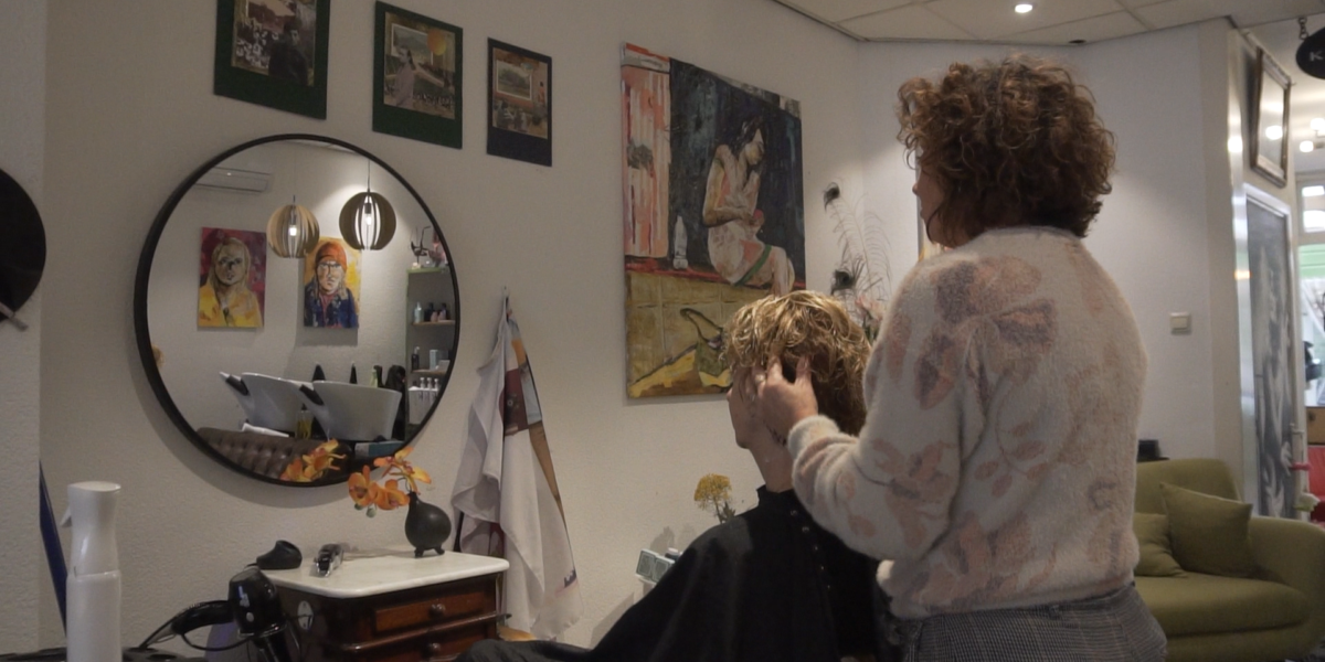 Knipkunst bij Kapsones Kappers: een bijzondere samenwerking | Sleutelstad