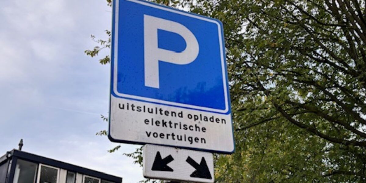 Op korte termijn niets te doen aan hoge laadtarieven Oegstgeest