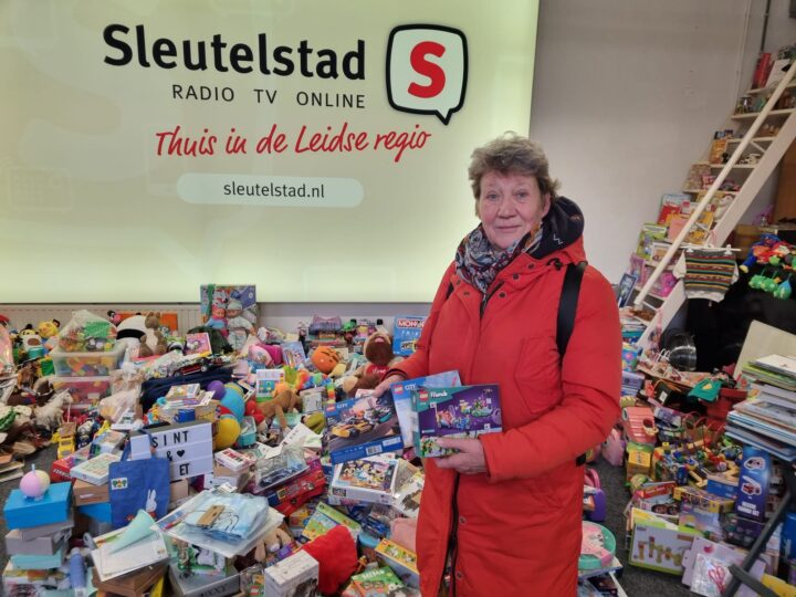 Twan kwam cadeautjes brengen: "Ik zit in een appgroep met oud-medewerkers van de gemeente en het gaat elke dag over deze actie."