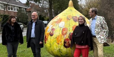 Reuzebloembol in Oegstgeest