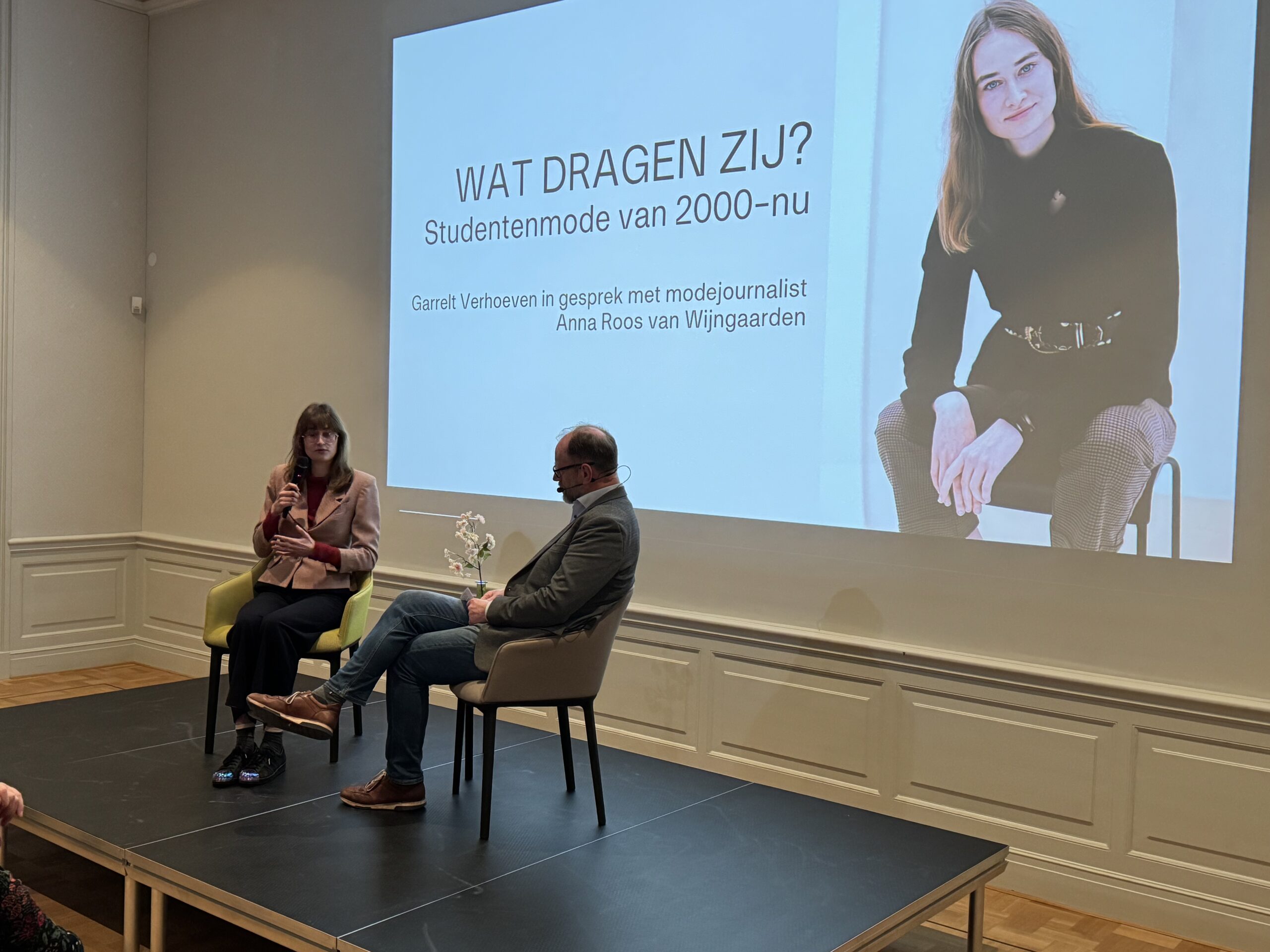 Garrelt Verhoeven in gesprek met modejournalist Anna Roos van Wijngaarden over ‘Studentenmode in de afgelopen 25 jaar’