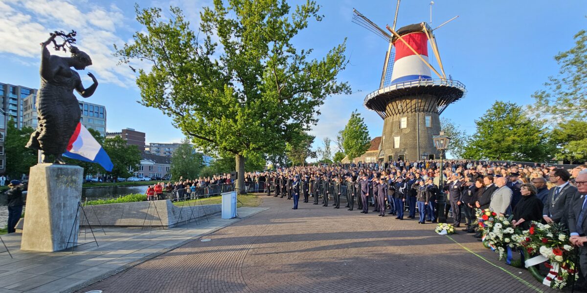 Hans Goedkoop en Hanke Bruins Slot bij dodenherdenking in Leiden