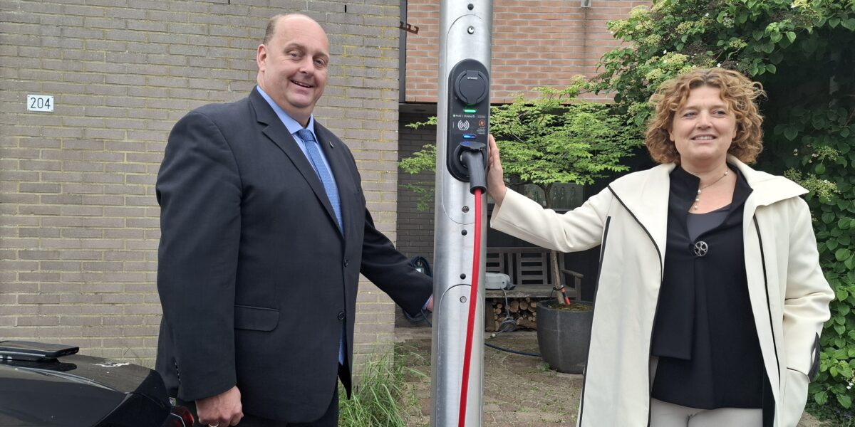 Leiderdorp experimenteert als eerste uit de regio met laadlichtmasten