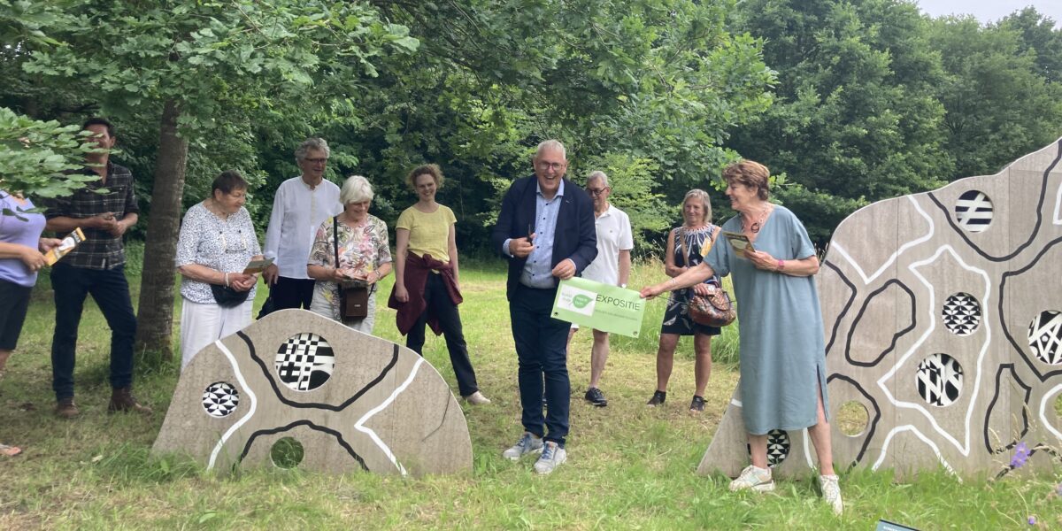 Beeldententoonstelling in de Heemtuin in Leiderdorp geopend