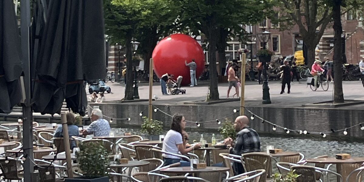 ‘Let's Play Ball’ rolde door Leiden