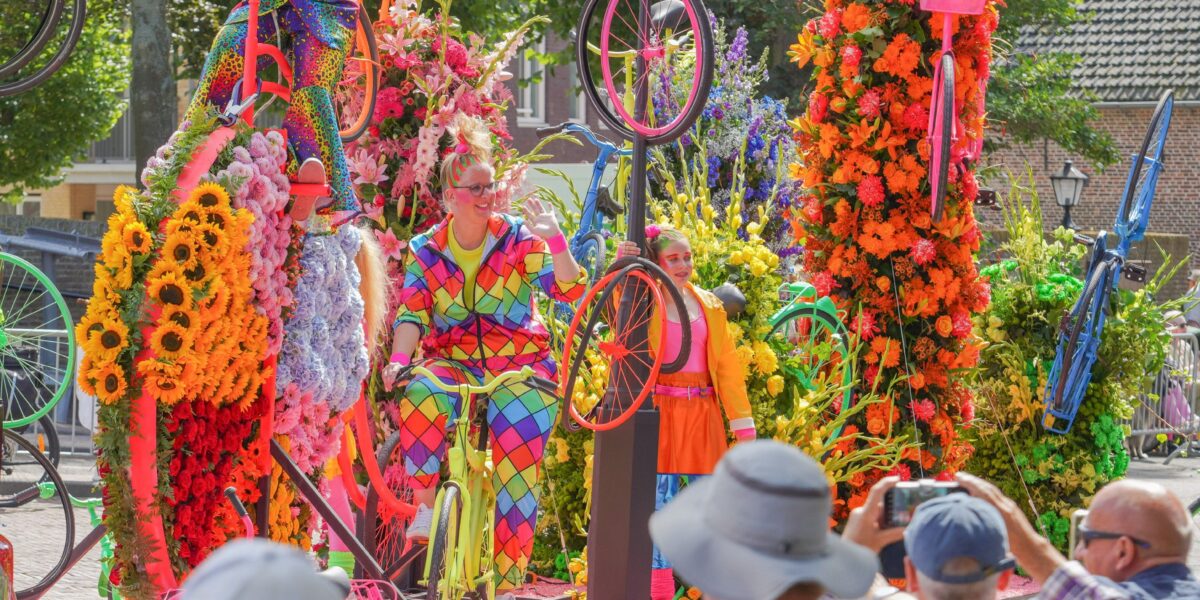 78e Flower Parade Rijnsburg telt maar liefst 300.000 bloemen en planten