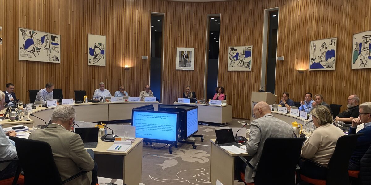 Leiderdorpse partijen in de campagnestand bij debat Omgevingsvisie