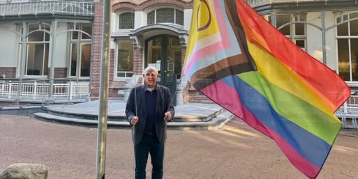 Gemeenten hijsen regenboogvlag voor Coming Out Dag