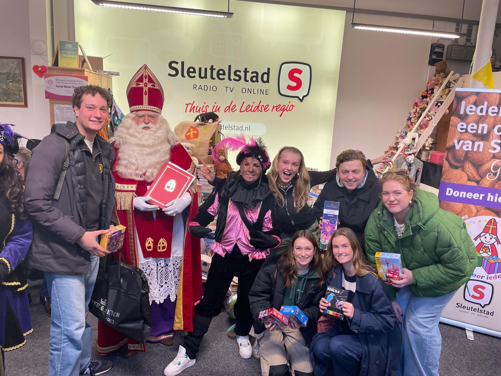 Sinterklaas met de huisgenoten van DJ Soof