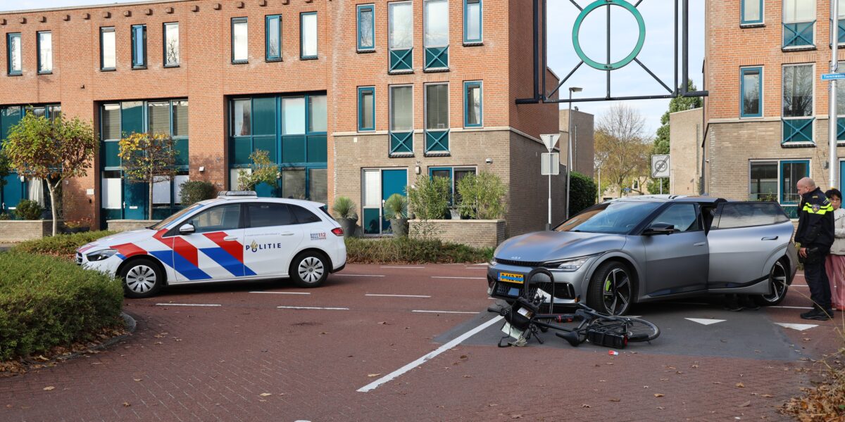Fietser lichtgewond bij aanrijding in Leiderdorp