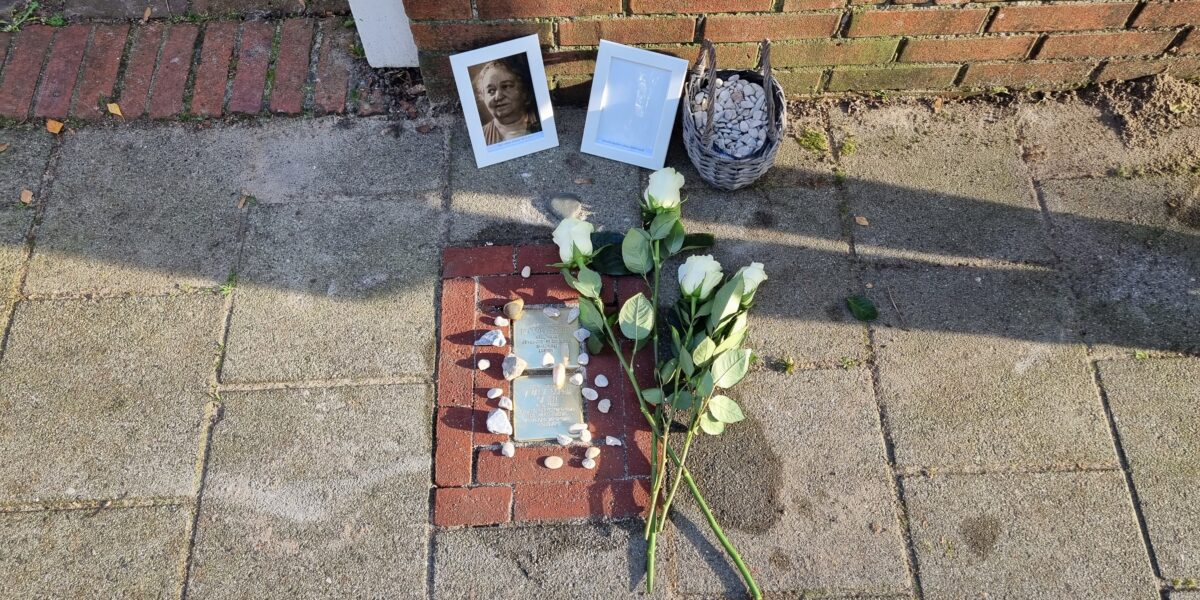 Stichting Herdenking Joden Vervolging Leiden plaatst tien nieuwe Stolpersteine