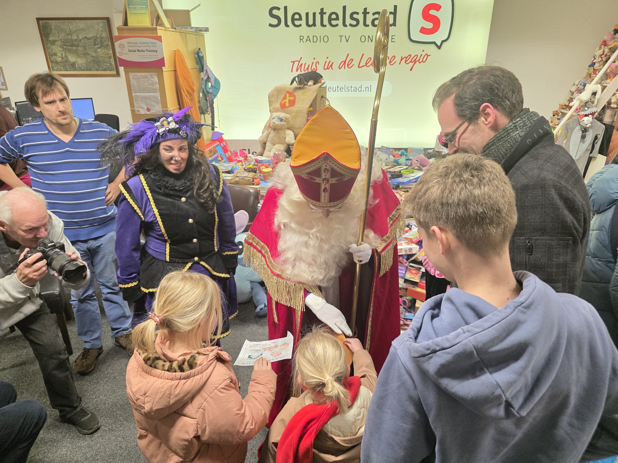 Overhandigen van tekeningen