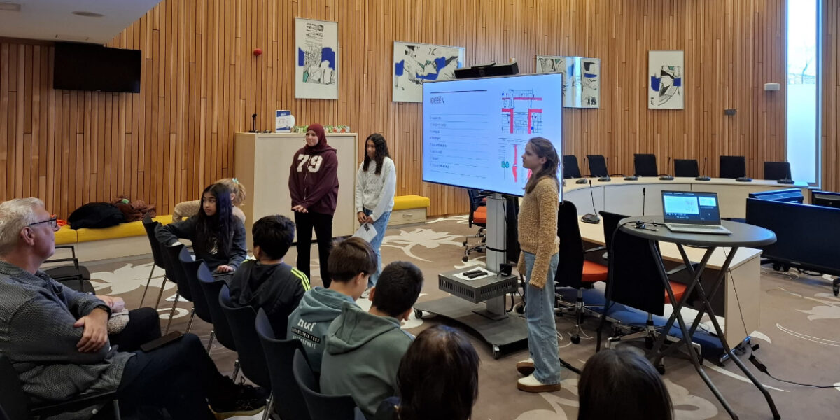 Leiderdorp scholieren presenteren ideeën om verkeersveiligheid te verbeteren in hun buurt