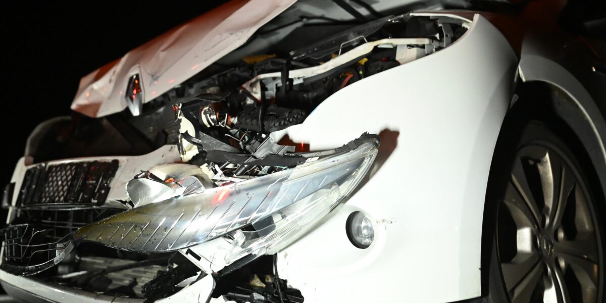 Kopstaart-botsing tussen vier voertuigen op A44