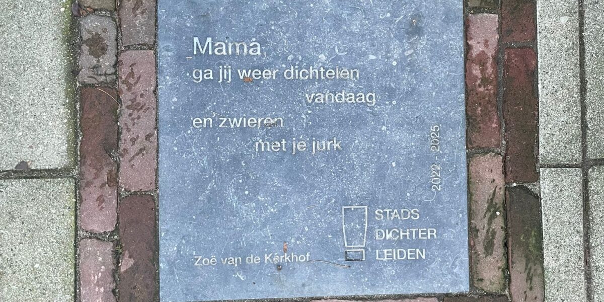 Ook oud-stadsdichter Zoë van de Kerkhof heeft haar eigen steen