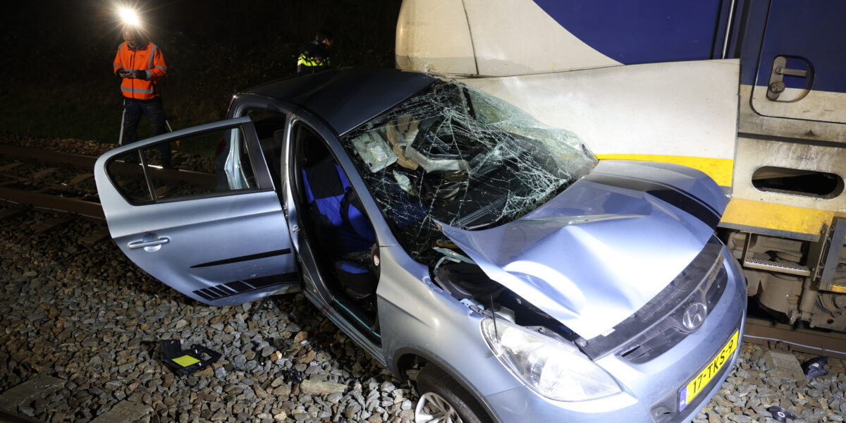 Treinverkeer tussen Haarlem en Leiden stilgelegd na aanrijding