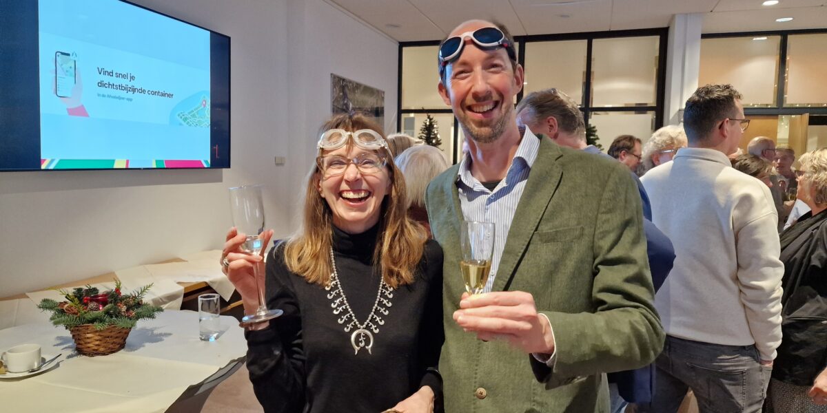 Bewoners komen met duikbril op naar oudejaarsbijeenkomst Oegstgeest: 'willen zwembad houden'