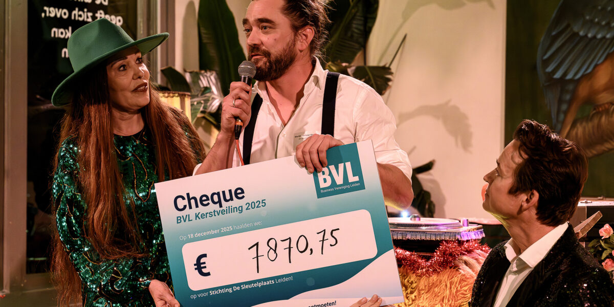 'Van hapje tot hamer' levert bijna 7.900 euro op voor De Sleutelplaats