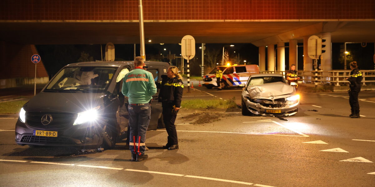 Veel schade bij aanrijding op N44 in Wassenaar