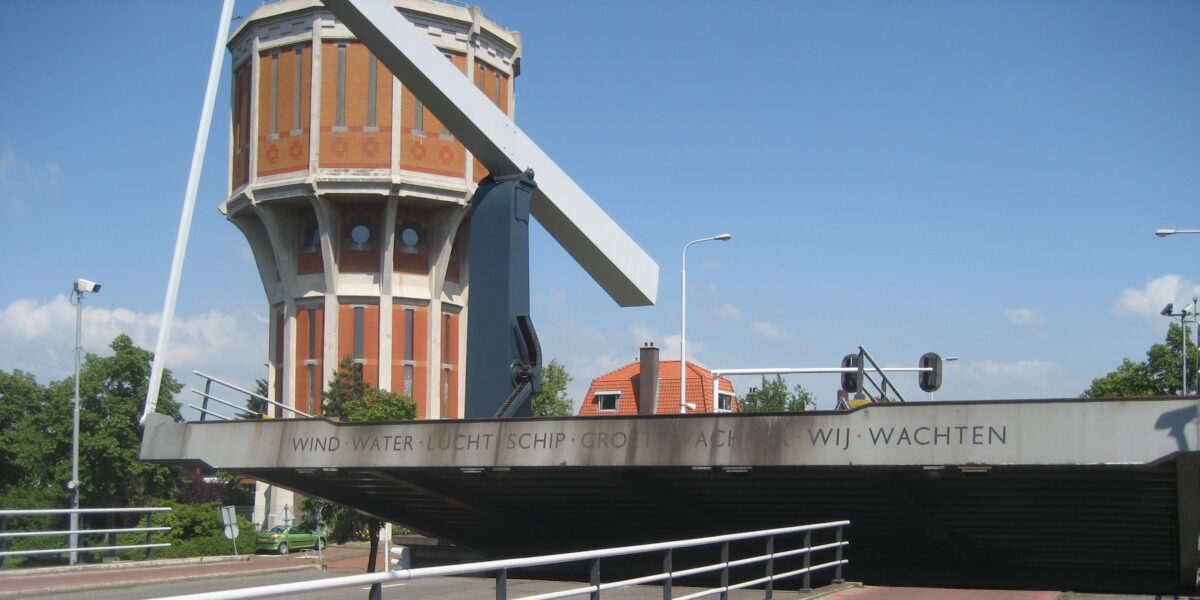 D66 wil informatie en kunst aan onderkant Leidse bruggen