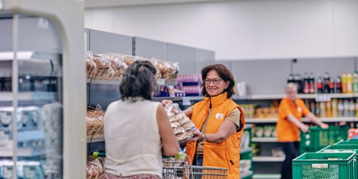Qbuzz, Voedselbank Leiden en AH XL houden inzamelactie op Bevrijdingsplein