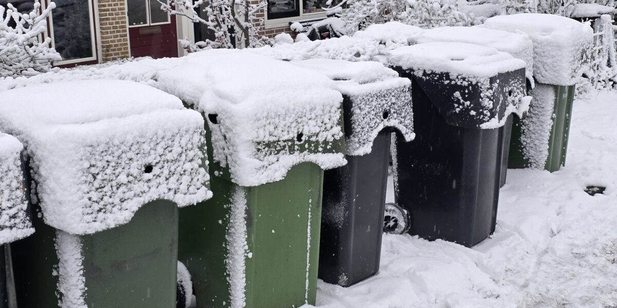 Leiden en Oegstgeest gaan afval alsnog ophalen