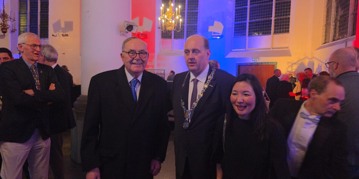 Leidenaar Zevenbergen geïnstalleerd als burgemeester van Vlaardingen