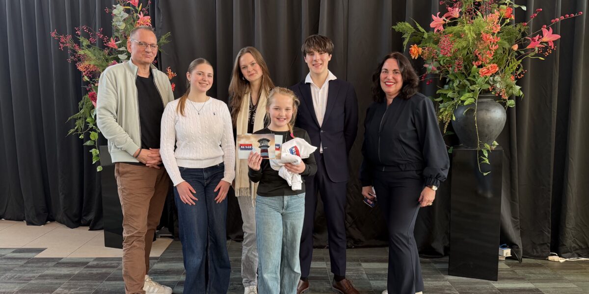 Elise Philine (10) uit Zoeterwoude nieuwe presentator Nationale Kinderherdenking