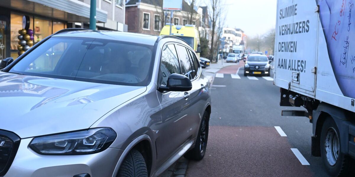 Baby valt uit kinderwagen bij aanrijding