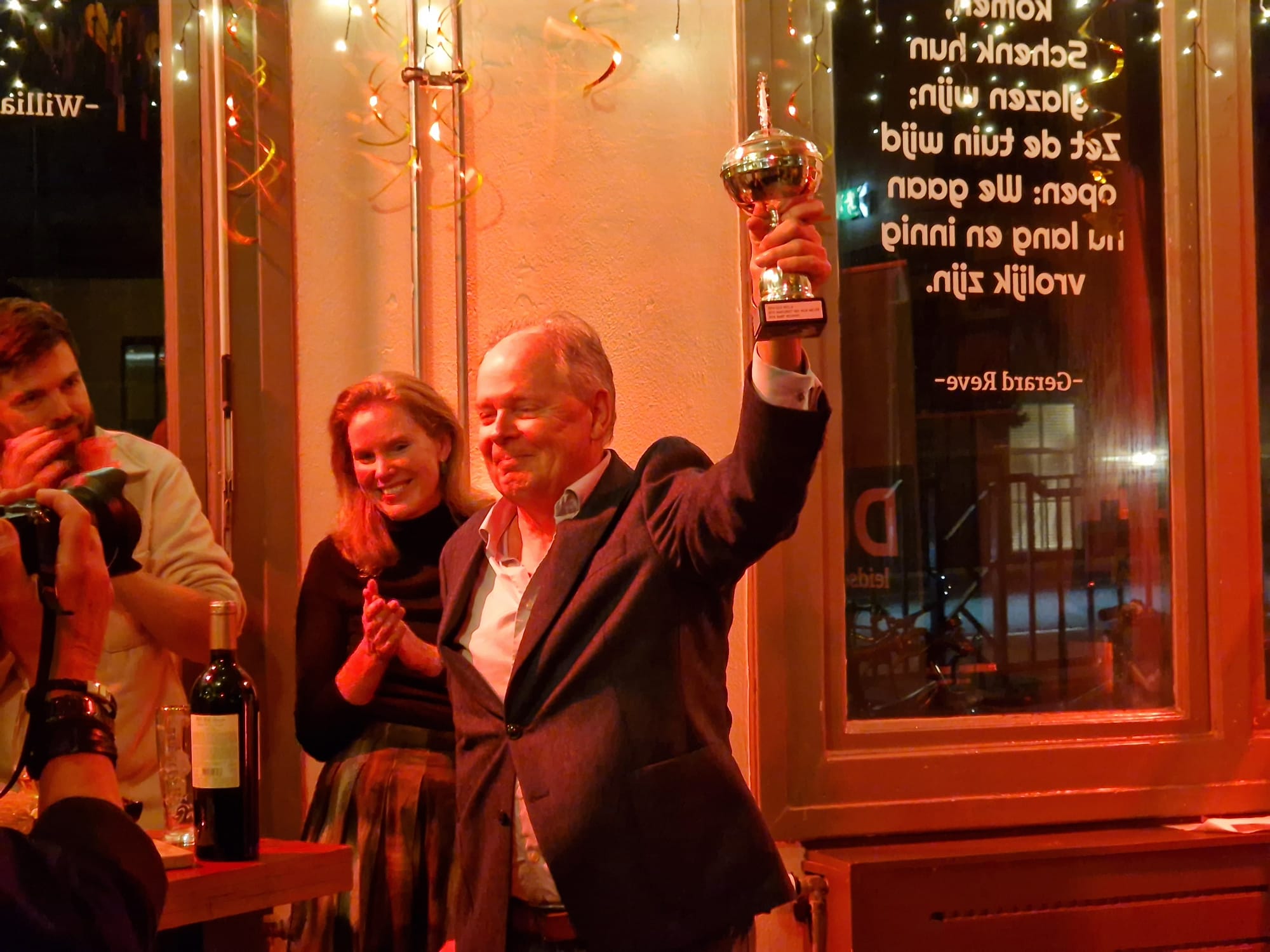 Op de oude trofee pasten na jaren geen nieuwe namen meer. De oude wisselbokaal ging daarom naar Paul van Meenen.