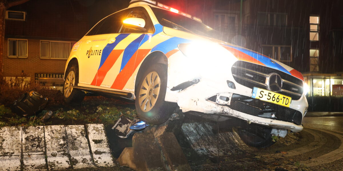Politieachtervolging eindigt met dubbele crash