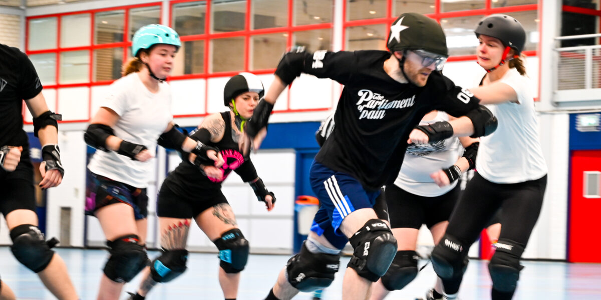 Twee Leidse skaters bij nationaal roller derby team