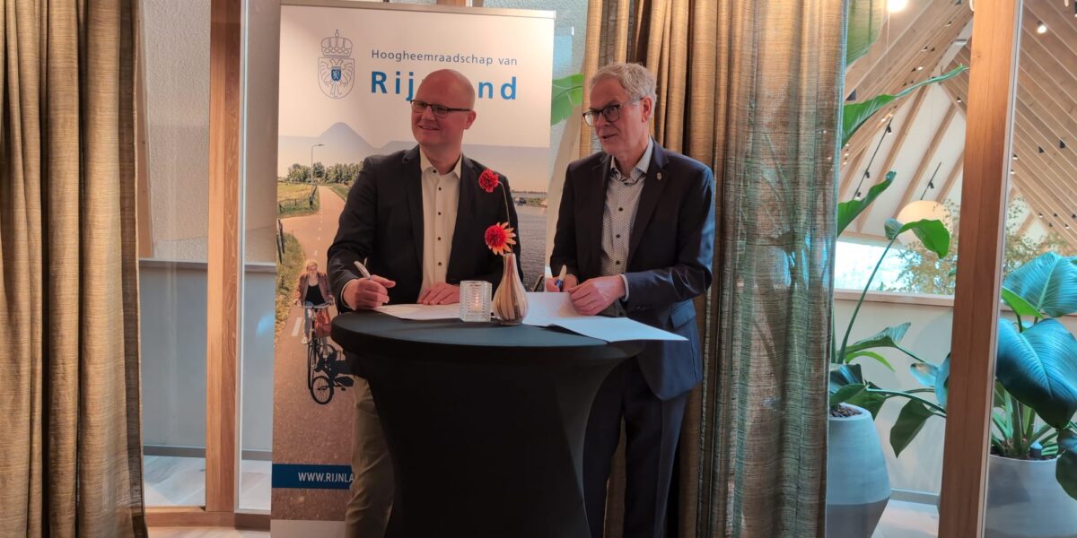 Oegstgeest hoopt op 'bubbelmachine' tegen blauwalg Klinkenbergerplas